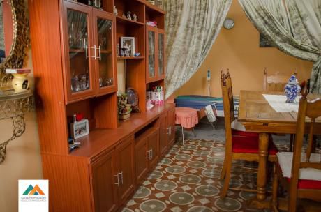 2 Casas, En Padrones Separados, Cada Una Con Entrada Independiente