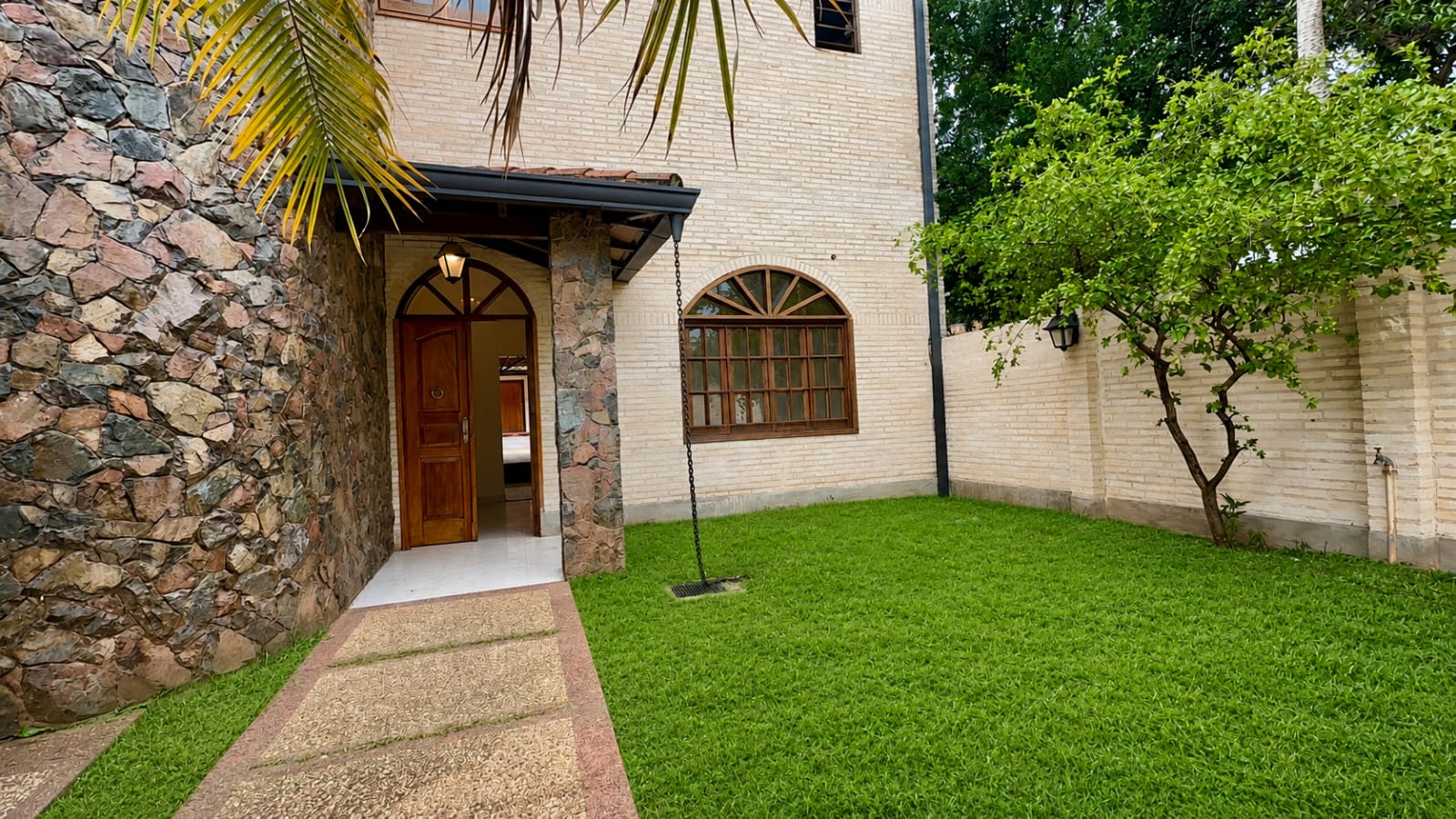 Vendo Hermosa Y Amplia Casa En Lambare — foto 2