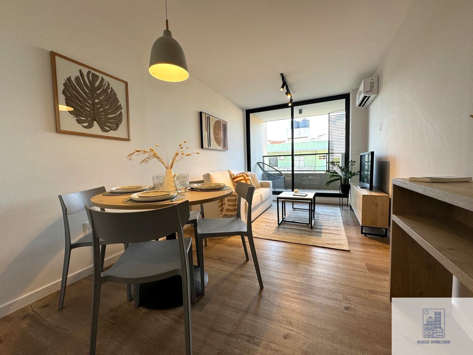 Piso alto con excelente vista a estrenar en tres Cruces !!
