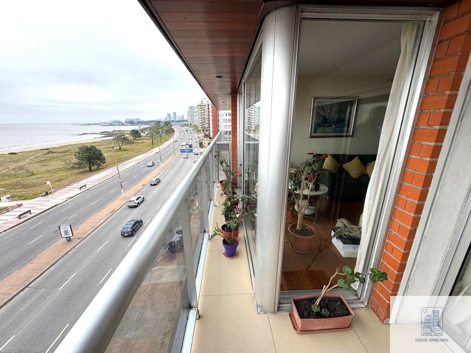 Apartamento de categoría frente al mar !!