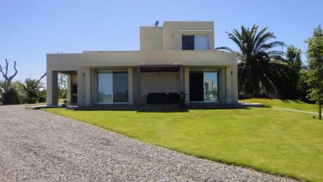 Espectacular Casa De 2 Plantas 2 Dorm.en Suite
