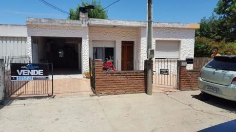 Casa En Barrio Los Nogales De 2 Dormitorios Y Monoambiente