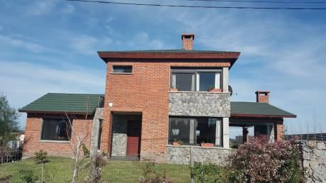 Hermosa Casa A La Venta De 3 Dormitorios