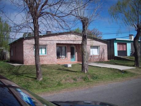 Linda Casa De 3 Dormitorios, 2 Baños ,cocina-comedor-living Barrio Rutero