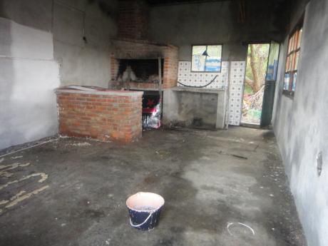 Casa De 3 Dormitorios, Cocina Comedor Living Integrados, Baño, Patio