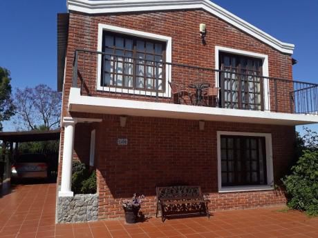 Excelente Chalet De 2 Pisos, 2 Dorm 1 En Suite