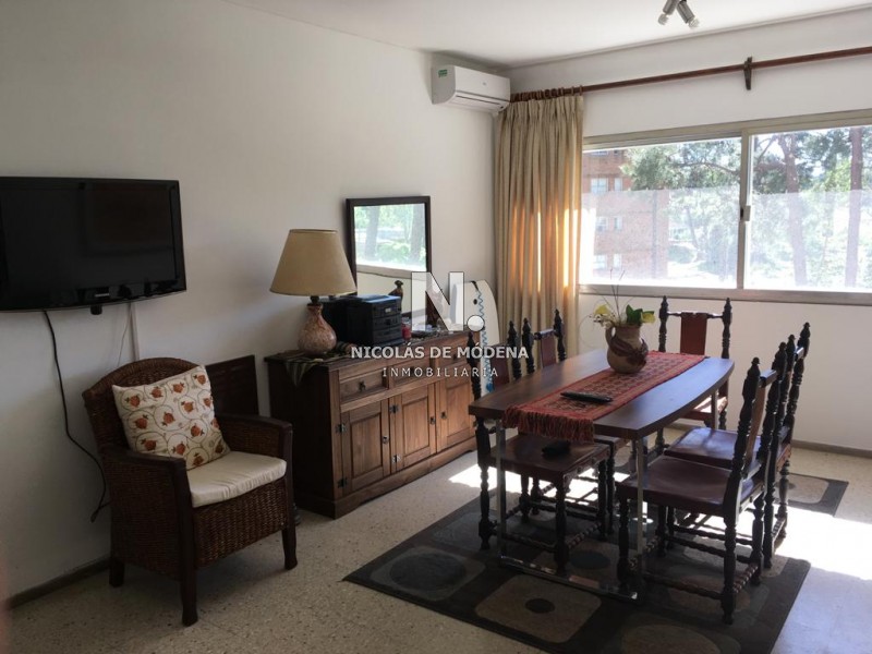 Apartamento de Un Dormitorio en Venta - Punta del Este