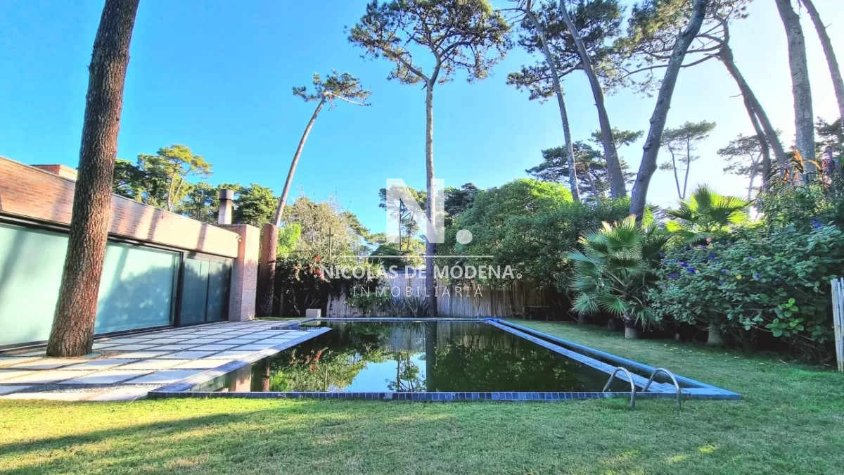 Hermosa casa de 4 dormitorios en venta en San Rafael, con barbacoa y piscina.
