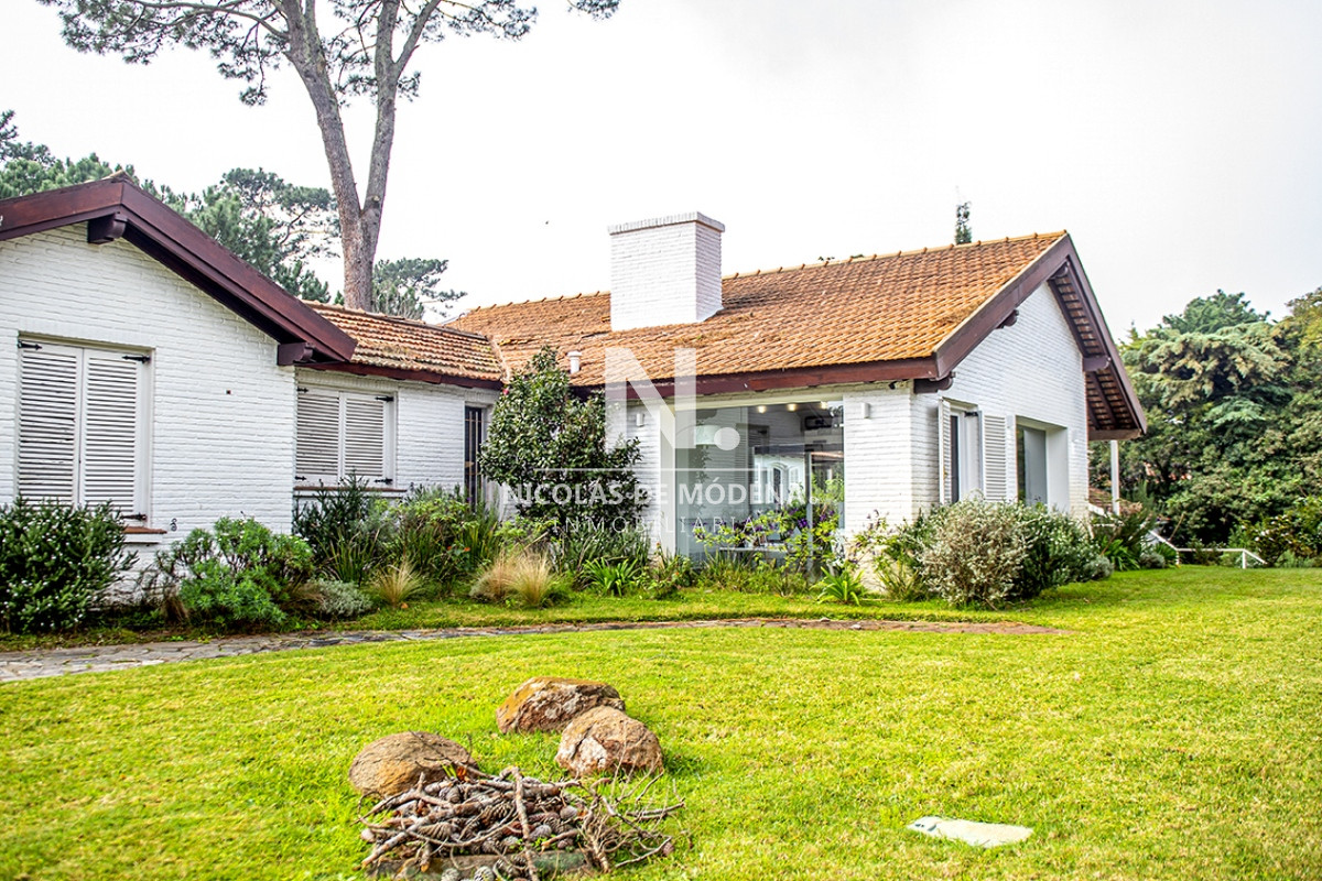 Casa ideal para clinica privada, zona comercial, Punta del Este