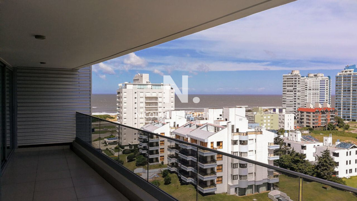 Vende espectacular apartamento en Brava de 3 dormitorios.