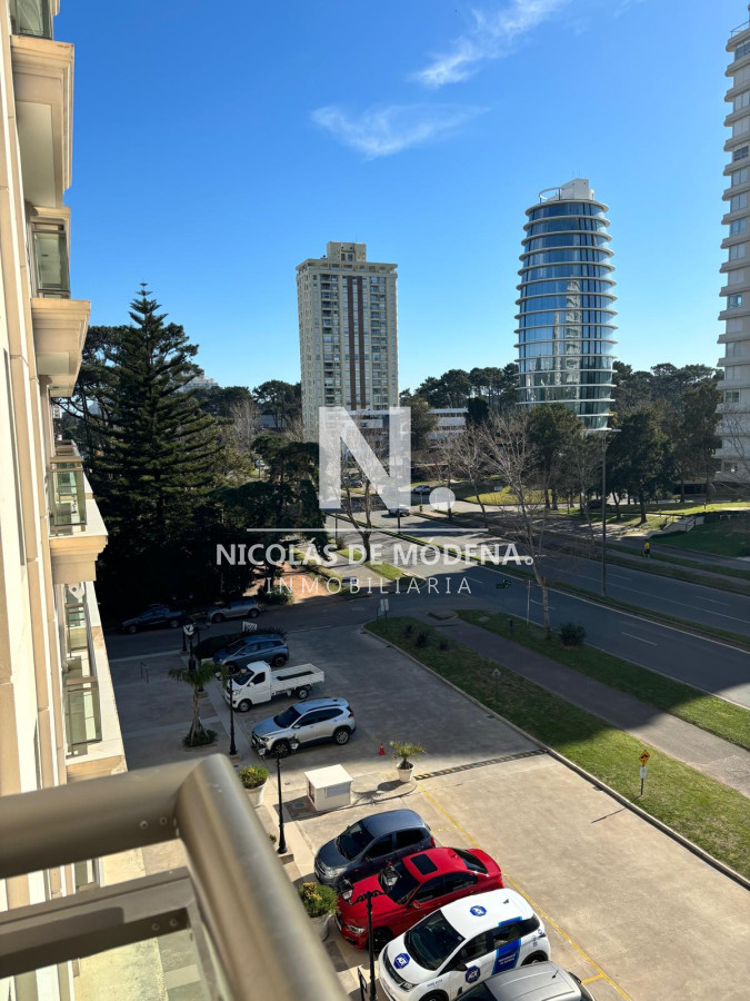 Apartamento en venta en excelente ubicacion, 2 dormitorios prox a Punta Shippong