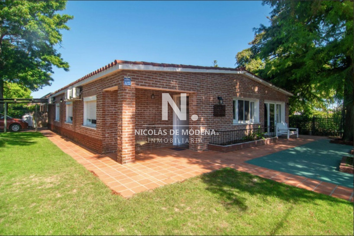 Venta Casa 4 Dormitorios, Playa Mansa, Punta del Este 