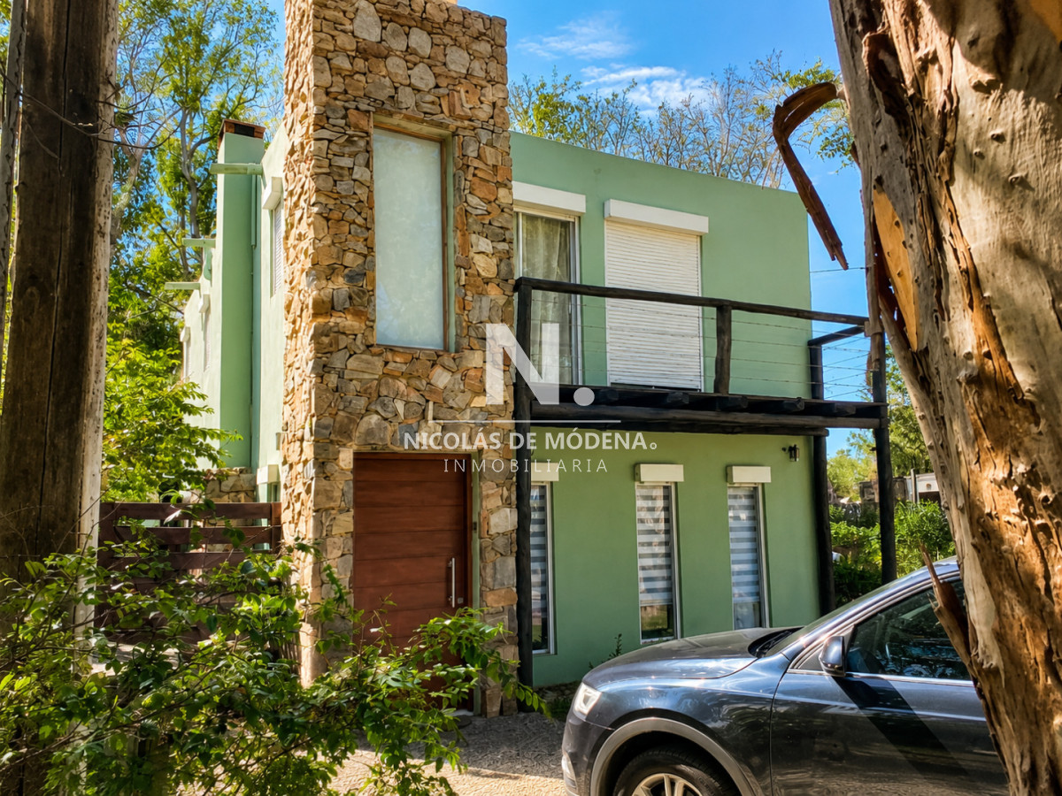 Casa en Balneario de Buenos Aires, de 3 dormitorios, con piscina y parrillero