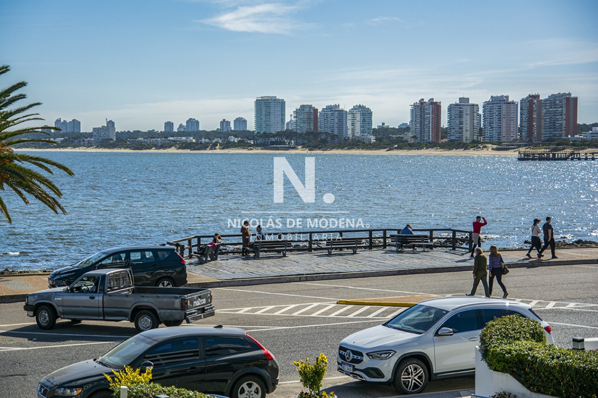 Departamento de 4 dormitorios en venta, con vista al mar en zona puerto. Amarras del Sol