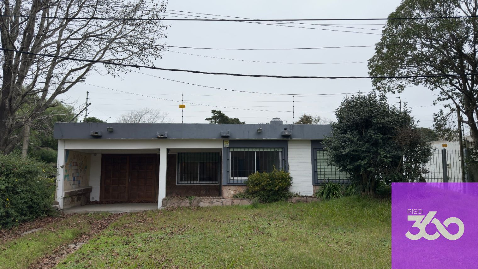 Casa en venta c/ cochera en Atlántida - foto 1