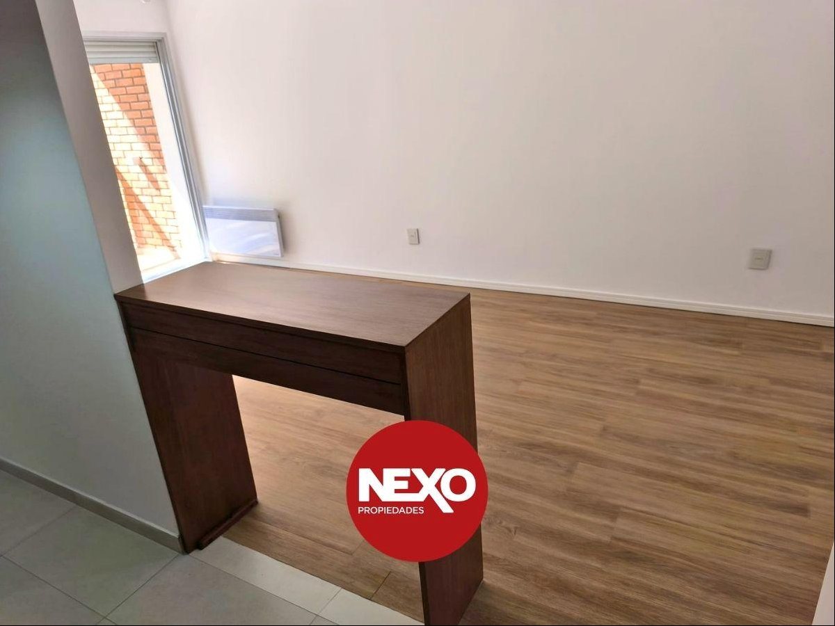 Av. Sarmiento pasos 21 de Setiembre y ORT. 2 y 2 baños, suite, terraza balcón orientada al norte con mucho sol, vista abierta y despejada · Foto 7