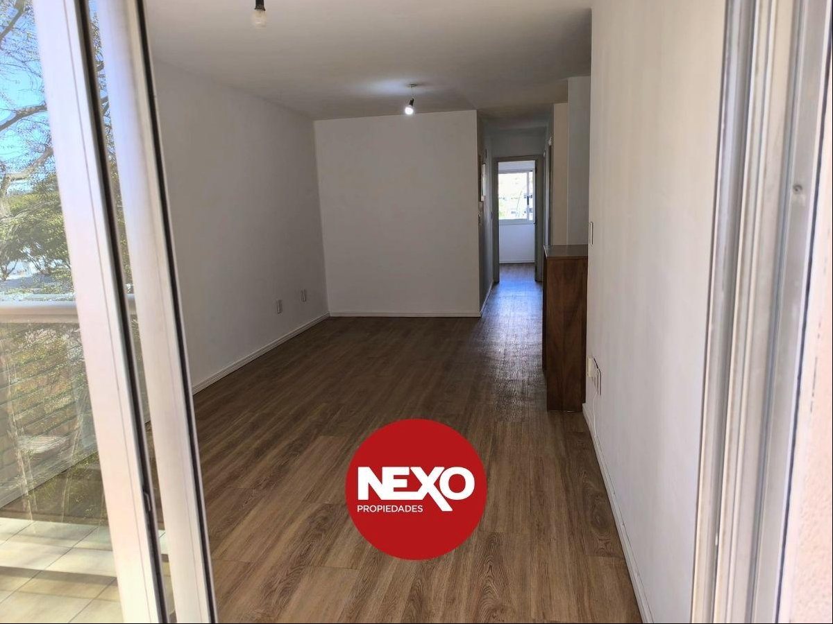 Av. Sarmiento pasos 21 de Setiembre y ORT. 2 y 2 baños, suite, terraza balcón orientada al norte con mucho sol, vista abierta y despejada · Foto 5