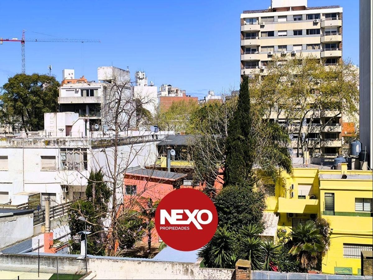 Av. Sarmiento pasos 21 de Setiembre y ORT. 2 y 2 baños, suite, terraza balcón orientada al norte con mucho sol, vista abierta y despejada · Foto 8