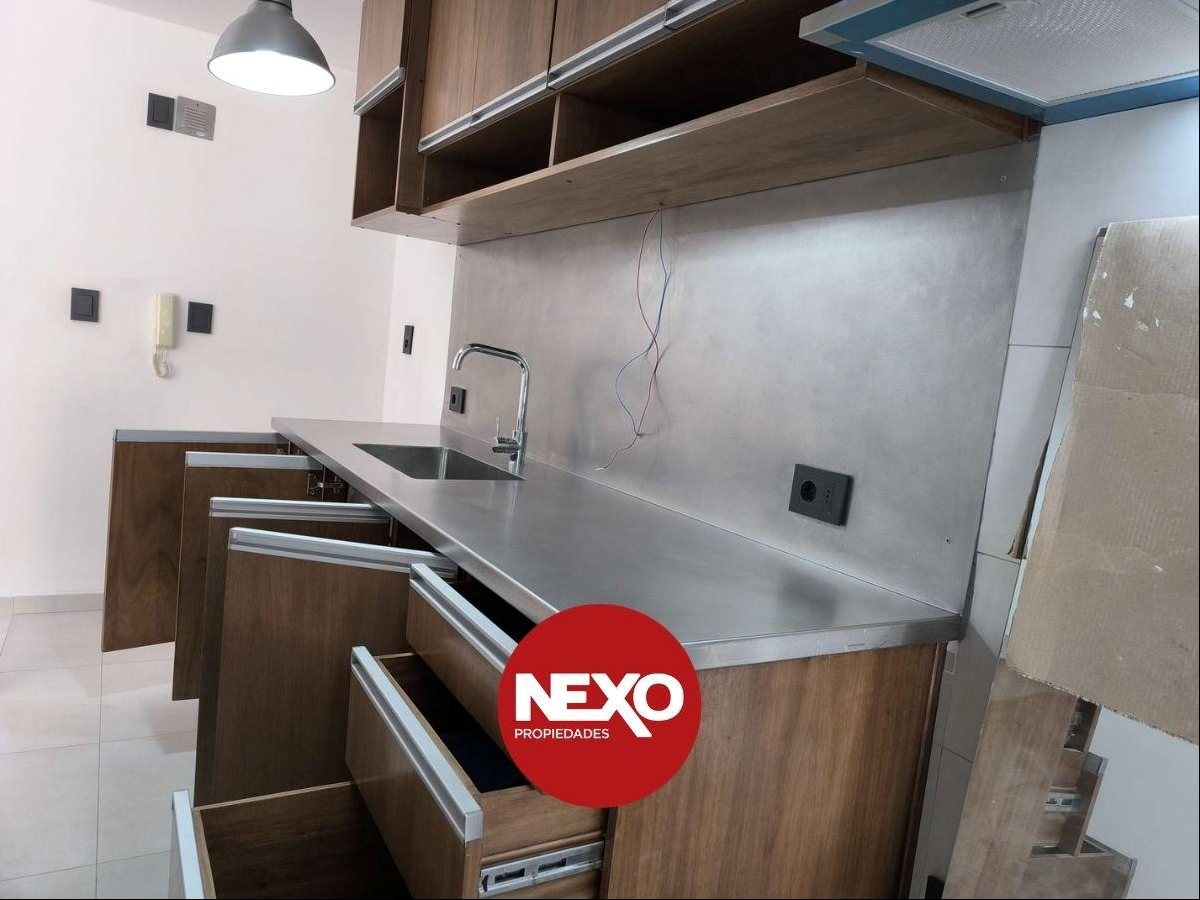 Av. Sarmiento pasos 21 de Setiembre y ORT. 2 y 2 baños, suite, terraza balcón orientada al norte con mucho sol, vista abierta y despejada · Foto 11