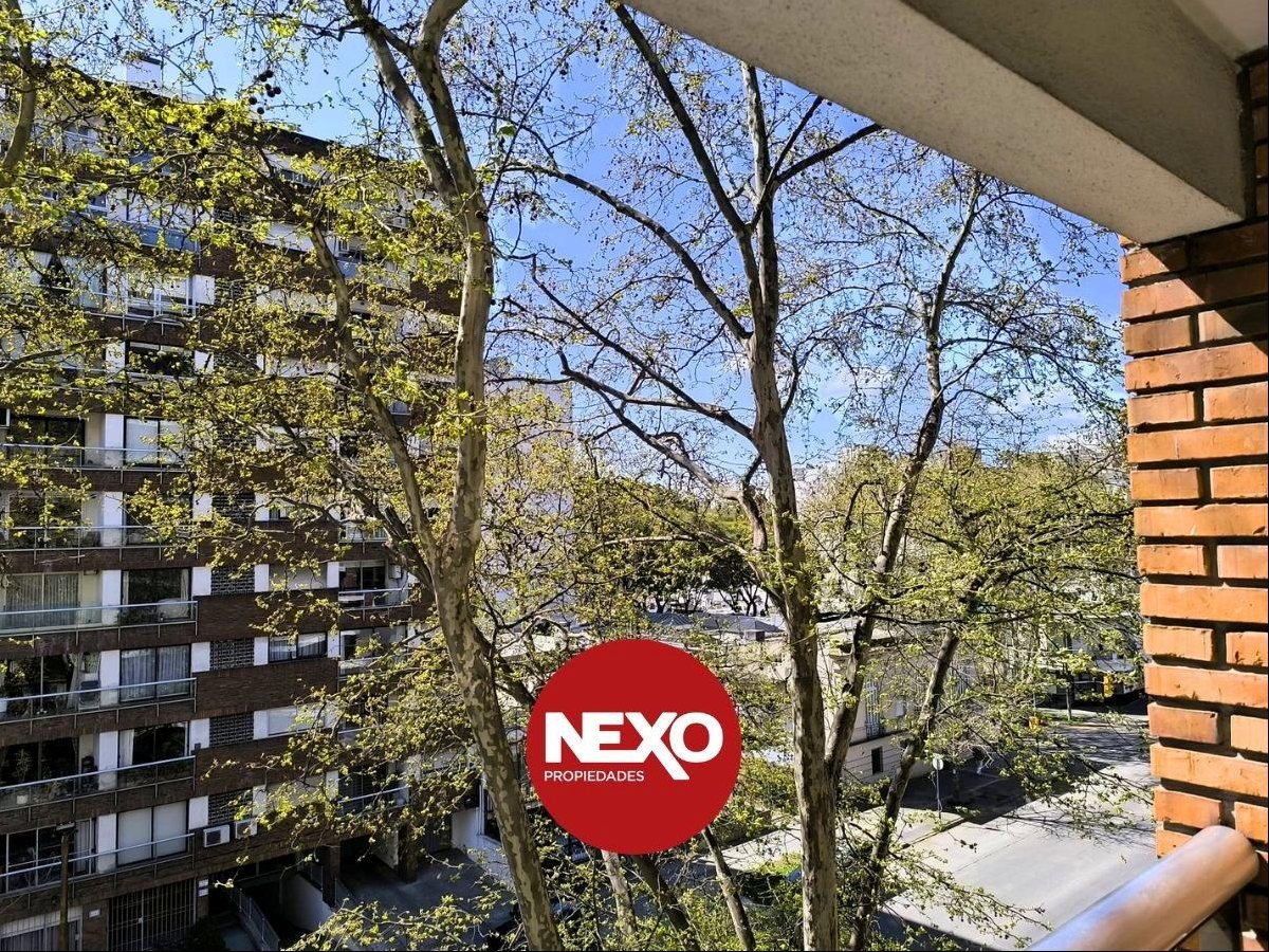 Av. Sarmiento pasos 21 de Setiembre y ORT. 2 y 2 baños, suite, terraza balcón orientada al norte con mucho sol, vista abierta y despejada · Foto 7