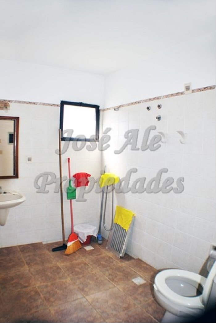 EN ALQUILER LOCAL COMERCIAL UBICADO EN ESQUINA EN PUEBLO NUEVO, A METROS DE COLONIA SHOPPING, COLONIA · Foto 7