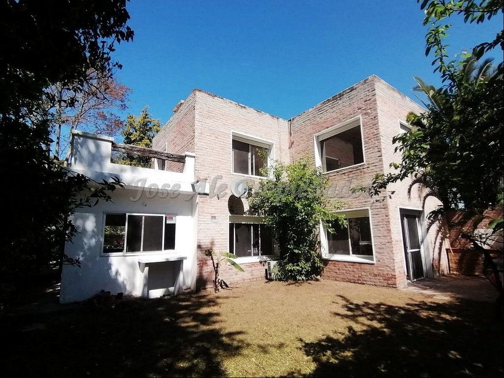 EN VENTA ESPECTACULAR PROPIEAD A SOLO METROS DE LA RAMBLA COSTANERA Y PLAYAS DE COLONIA.
