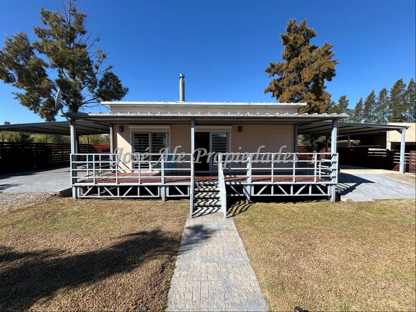 EN VENTA HERMOSA Y MODERNA PROPIEDAD UBICADA EN FRACCIONAMIENTO ALTOS DE SAN CARLOS COLONA.