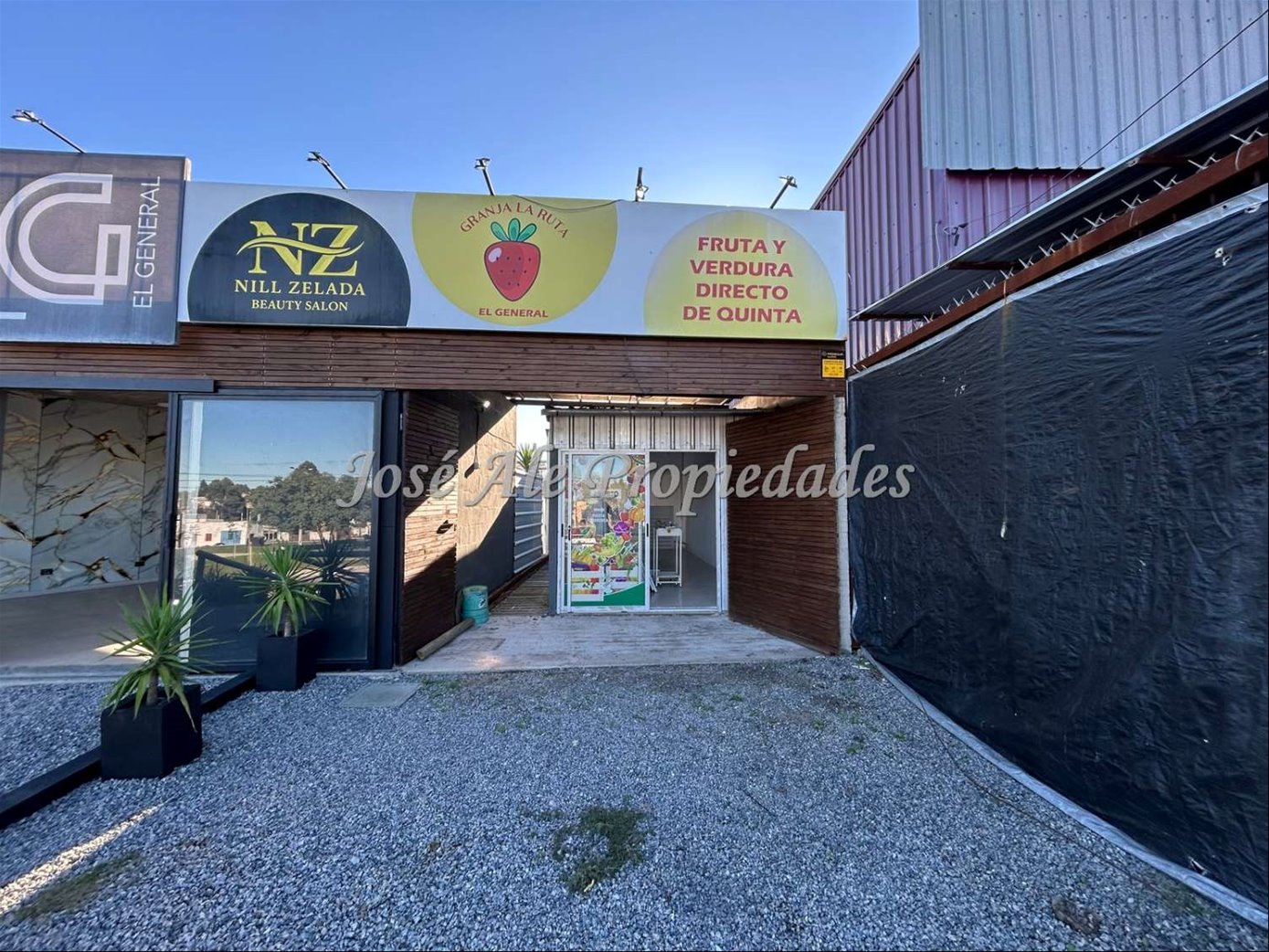 EN ALQUILER LOCAL COMERCIAL DE 43M2 FRENTE A PLAZA NMO, JUNTO AL SUPER MAGICO, EL GENERAL COLONIA