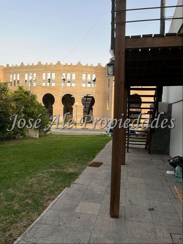 EN ALQUILER APARTAMENTO COMPLETAMENTE EQUIPADO Y AMOBLADO FRENTE A LA PLAZA DE TOROS DE COLONIA.