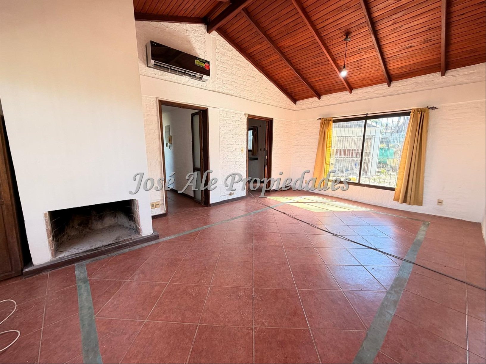 EN ALQUILER  NUEVO PRECIO!!  CASA DE 2 DORMITORIOS, SOBRE RUTA 21 A MINUTOS DEL CENTRO DE COLONIA. · Foto 7