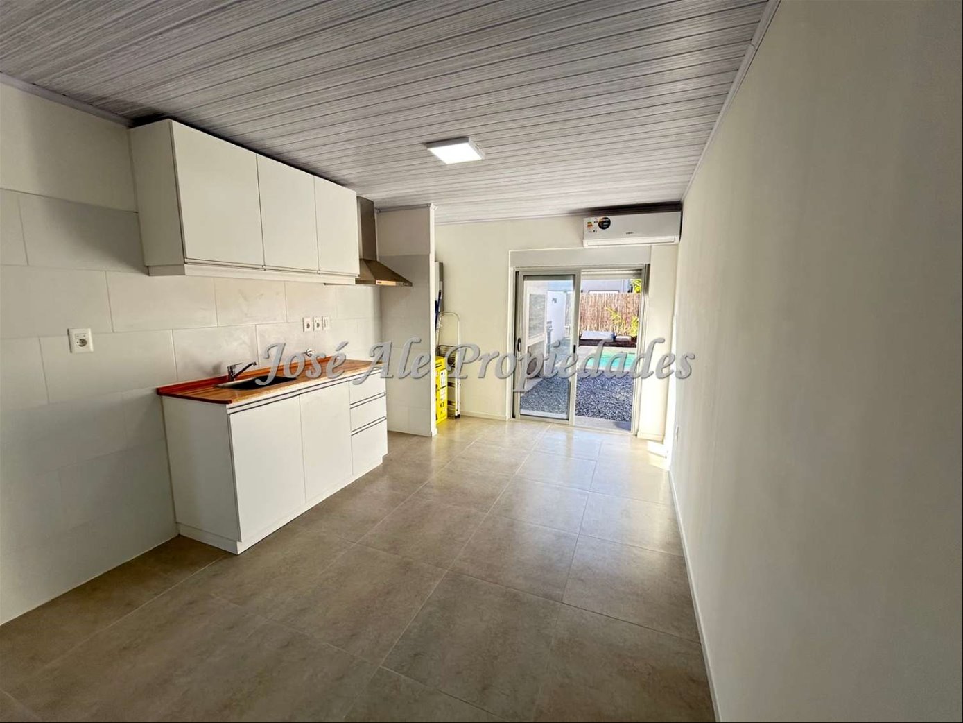 EN ALQUILER CASA DE 2 DORMITORIOS UBICADA EN AGRADABLE ENTORNO EN EL REAL DE SAN CARLOS, COLONIA. · Photo 6