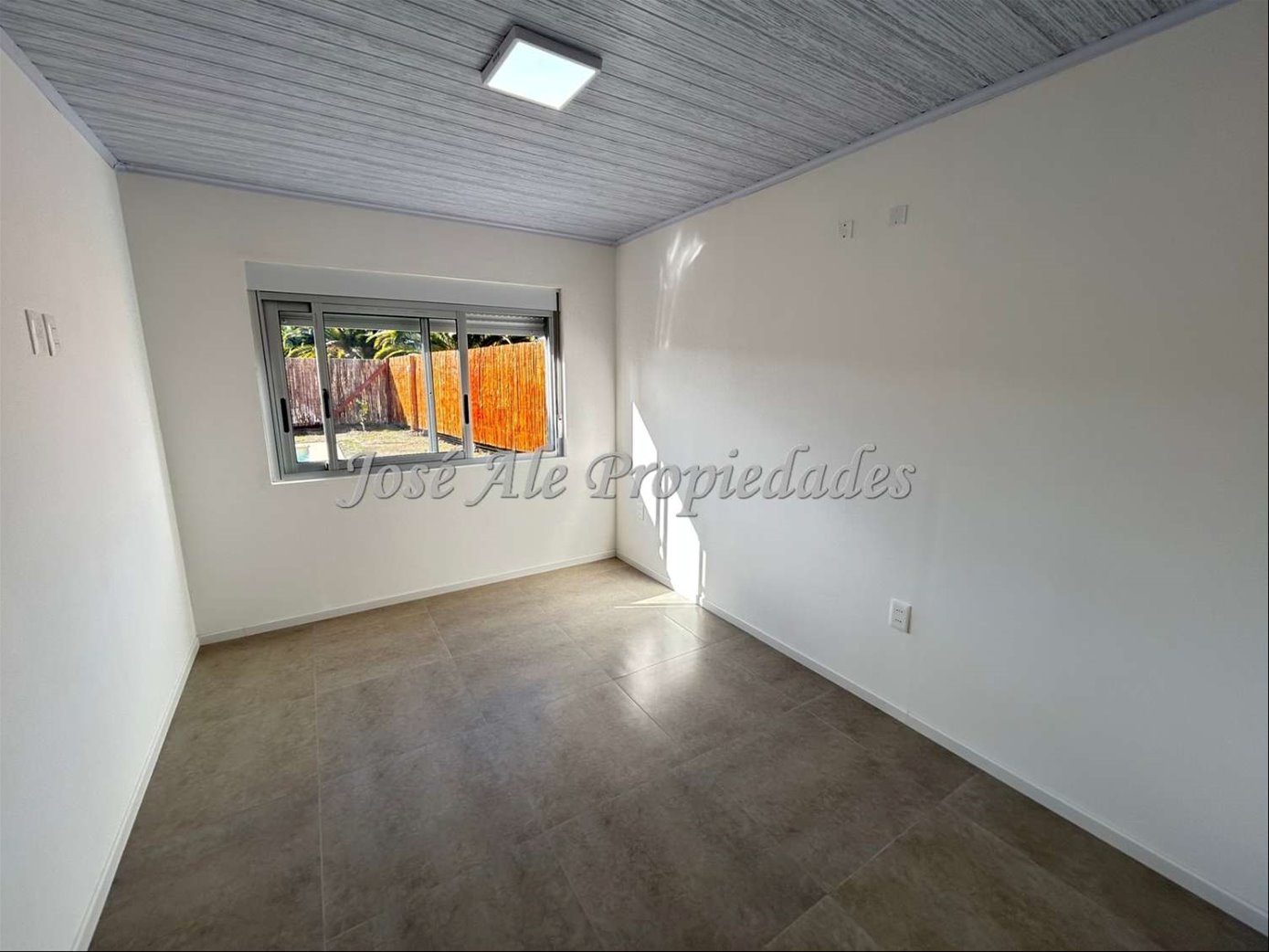 EN ALQUILER CASA DE 2 DORMITORIOS UBICADA EN AGRADABLE ENTORNO EN EL REAL DE SAN CARLOS, COLONIA. · Photo 7