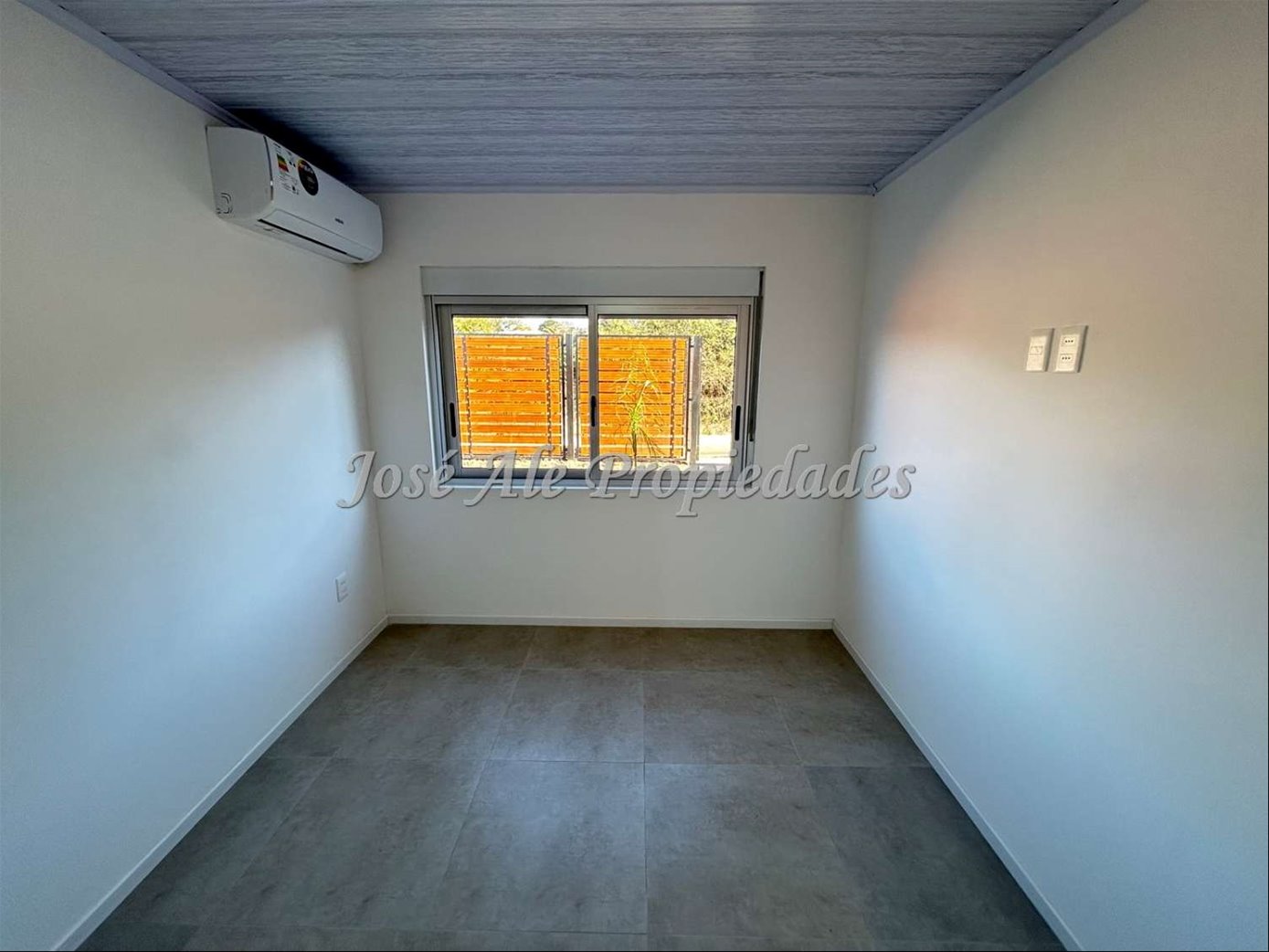 EN ALQUILER CASA DE 2 DORMITORIOS UBICADA EN AGRADABLE ENTORNO EN EL REAL DE SAN CARLOS, COLONIA. · Photo 8