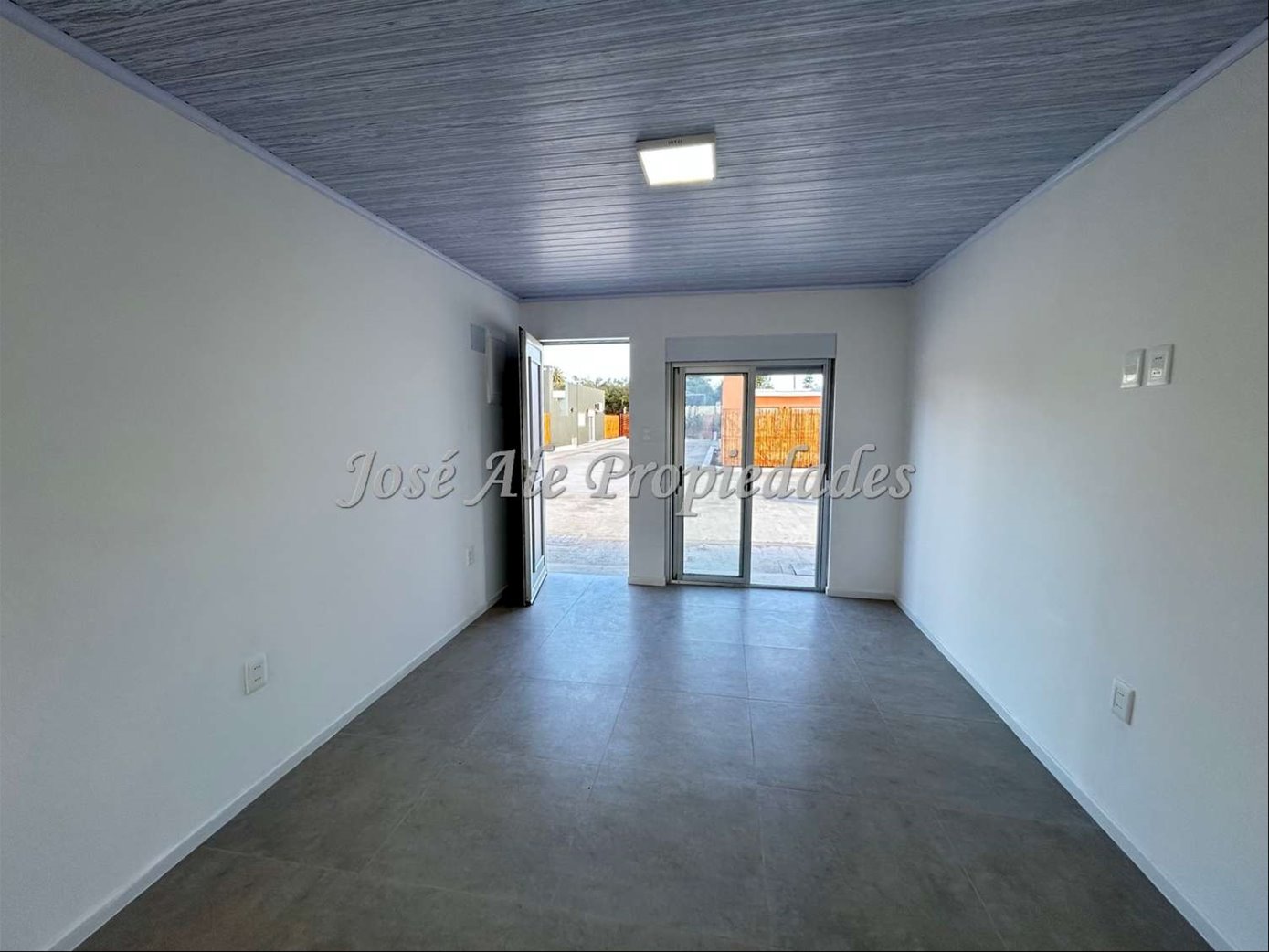 EN ALQUILER CASA DE 2 DORMITORIOS UBICADA EN AGRADABLE ENTORNO EN EL REAL DE SAN CARLOS, COLONIA. · Photo 5