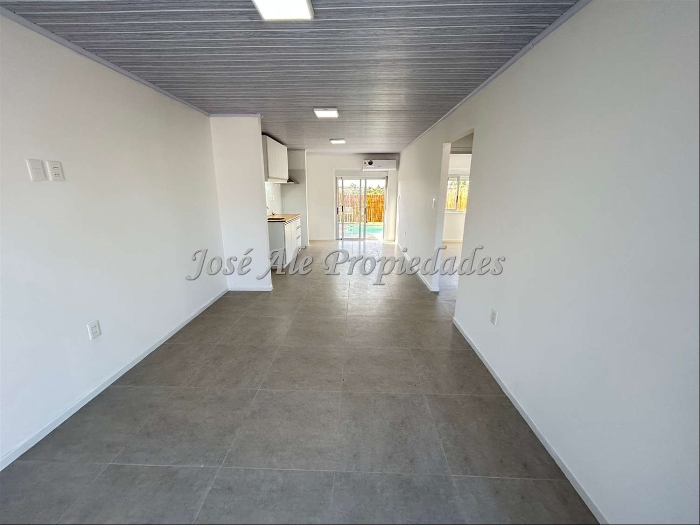 EN ALQUILER CASA DE 2 DORMITORIOS UBICADA EN AGRADABLE ENTORNO EN EL REAL DE SAN CARLOS, COLONIA. · Photo 4
