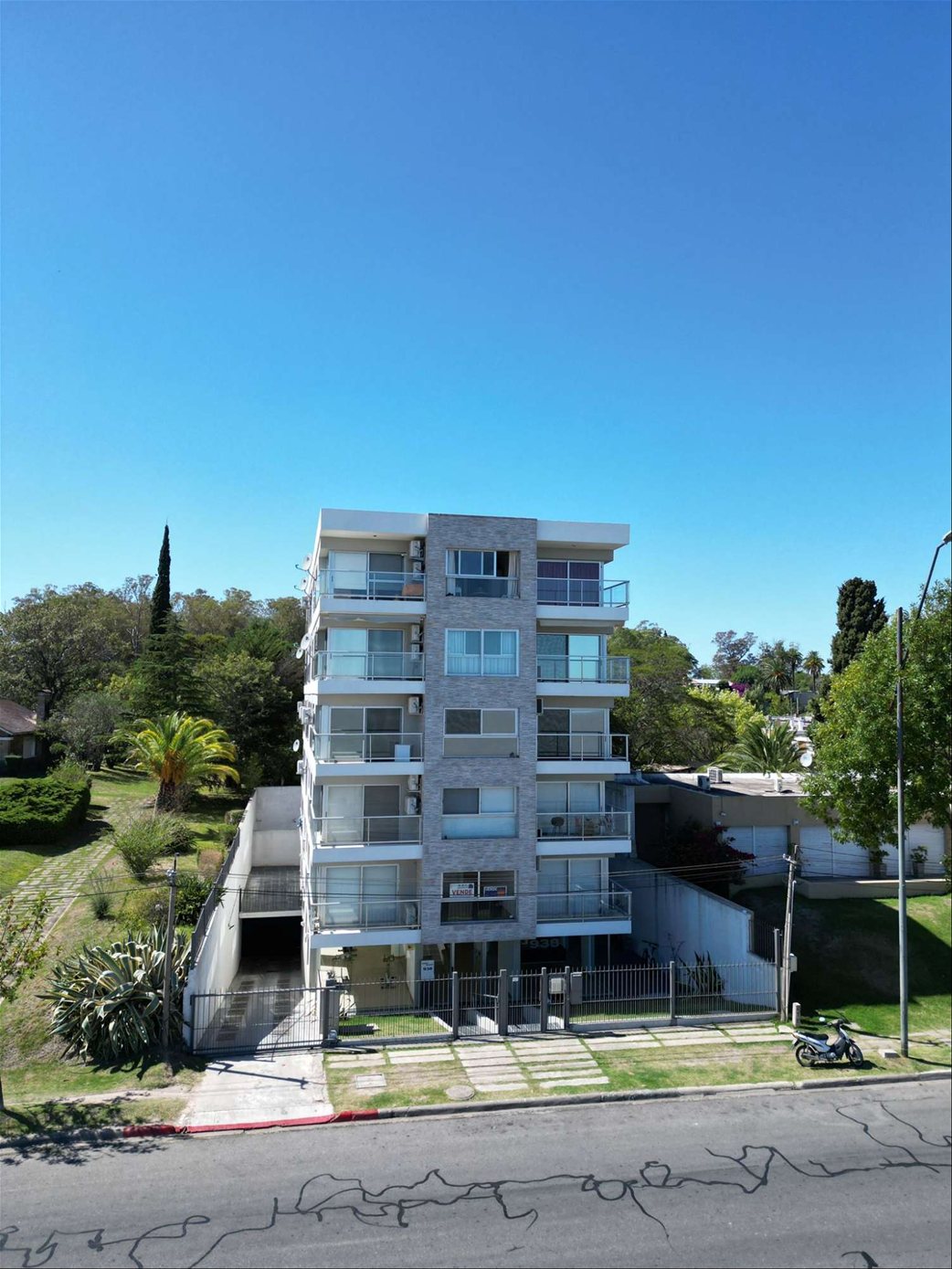 EN ALQUILER MONOAMBIENTE EN EDIFICIO RECIDENCIAL SOBRE LA RAMBLA COSTANERA, COLONIA · Photo 1