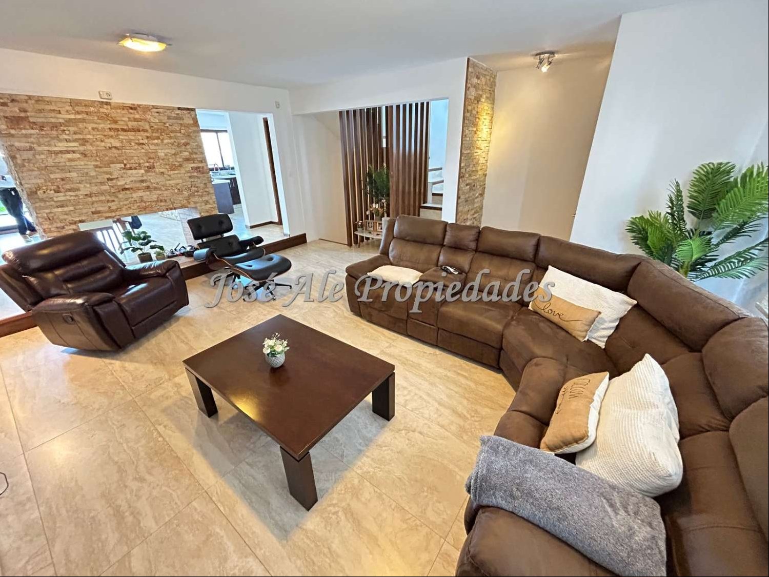EN ALQUILER HERMOSA CASA DE 4 DORMITORIOS, A METROS DE LA RAMBLA COSTANERA DE COLONIA. · Photo 4