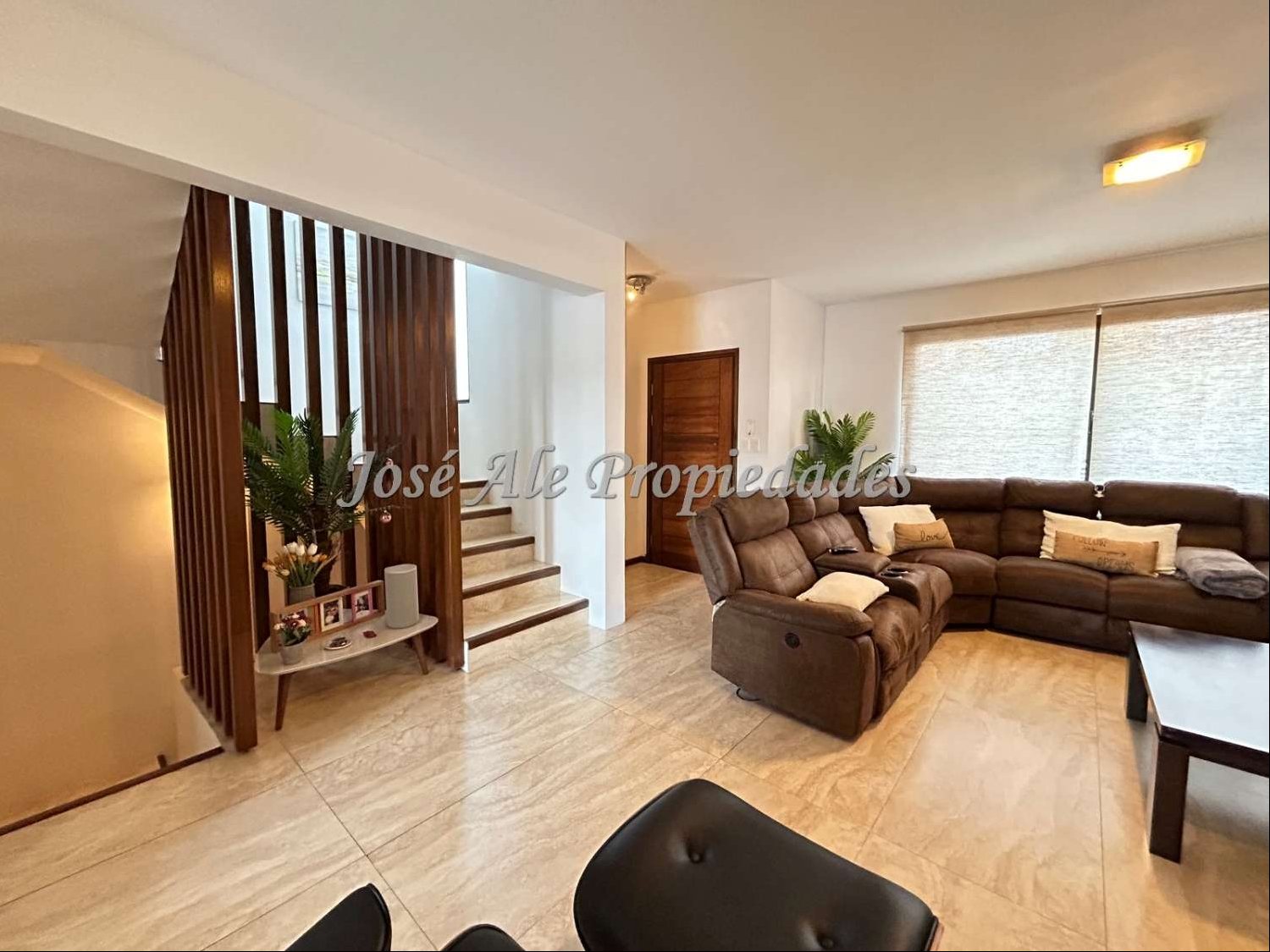 EN ALQUILER HERMOSA CASA DE 4 DORMITORIOS, A METROS DE LA RAMBLA COSTANERA DE COLONIA. · Photo 6