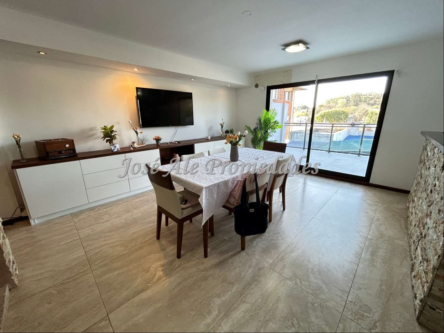 EN ALQUILER HERMOSA CASA DE 4 DORMITORIOS, A METROS DE LA RAMBLA COSTANERA DE COLONIA. · Photo 7