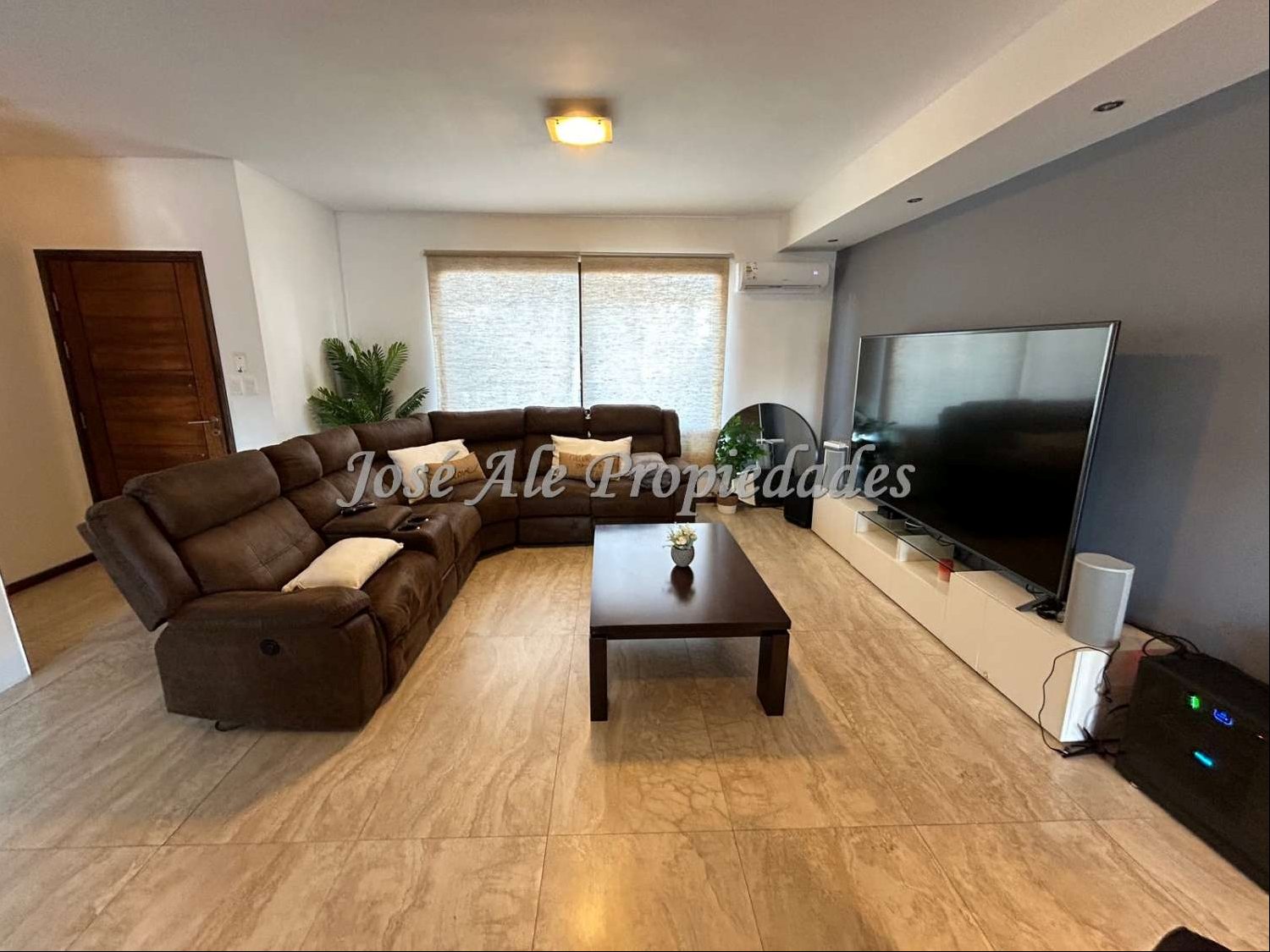 EN ALQUILER HERMOSA CASA DE 4 DORMITORIOS, A METROS DE LA RAMBLA COSTANERA DE COLONIA. · Photo 3