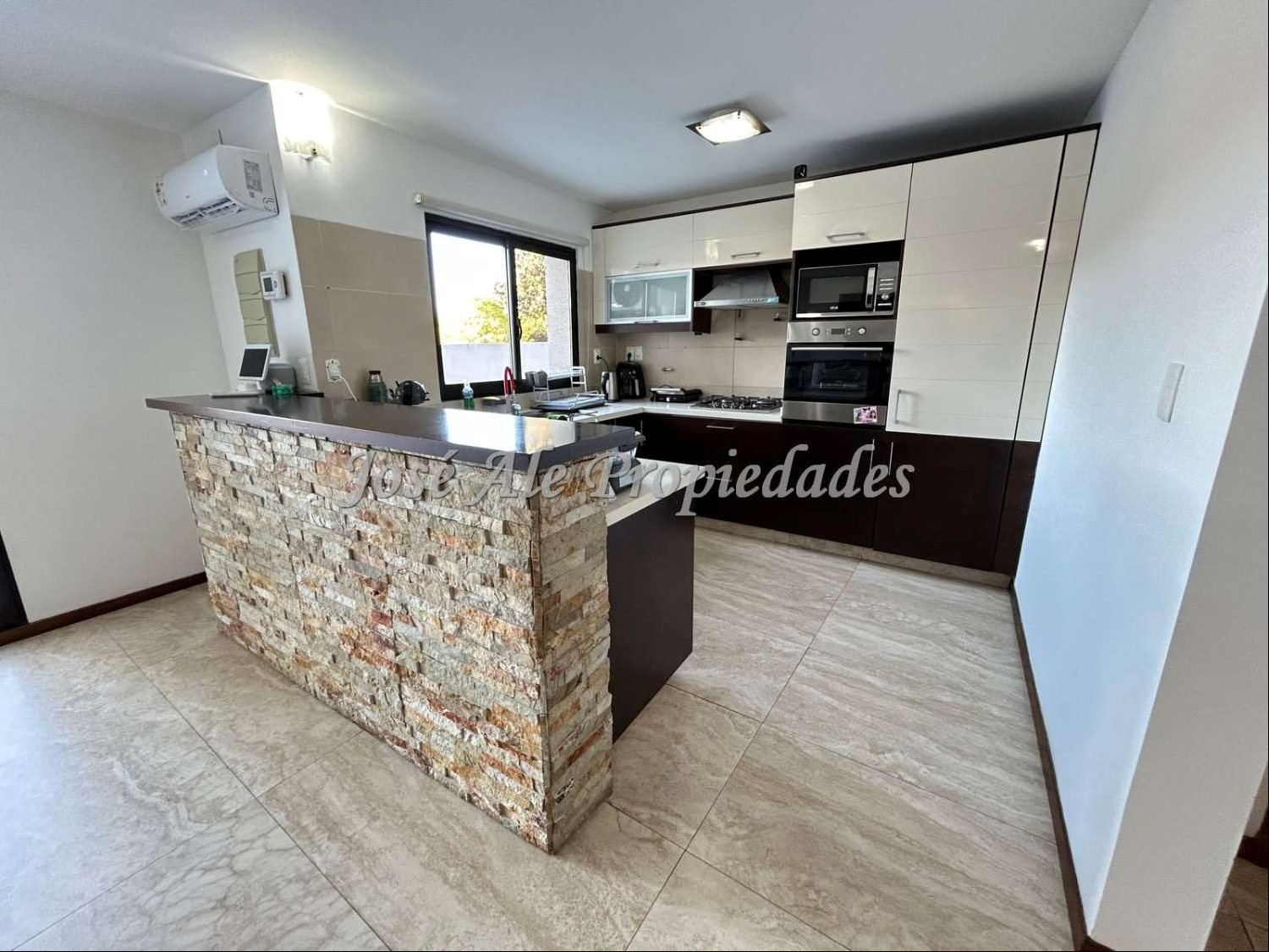 EN ALQUILER HERMOSA CASA DE 4 DORMITORIOS, A METROS DE LA RAMBLA COSTANERA DE COLONIA. · Photo 8