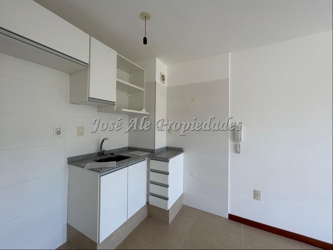 EN ALQUILER MONOAMBIENTE SOBRE LA RAMBLA DE COLONIA. · Photo 6
