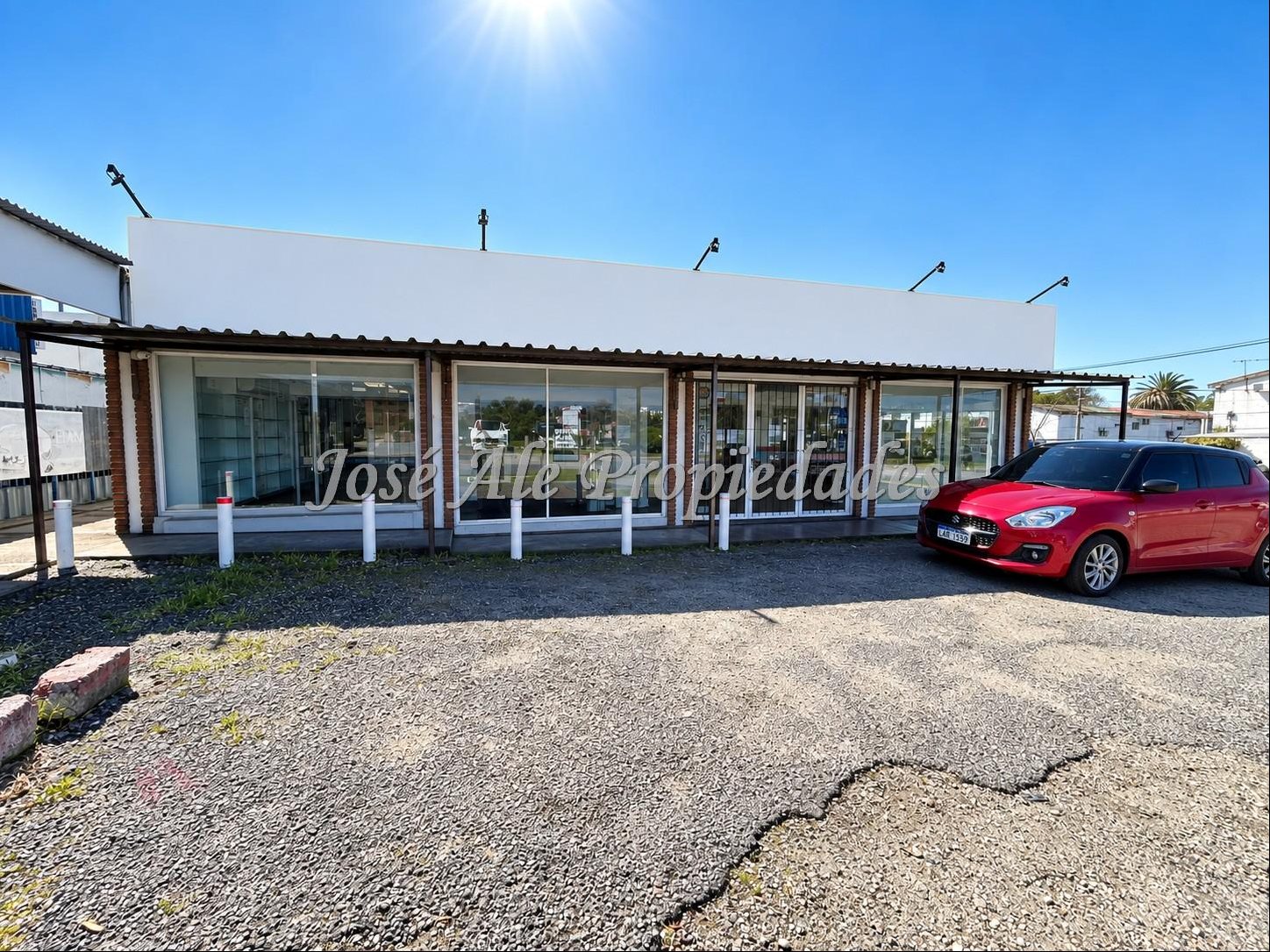 EN ALQUILER AMPLIO LOCAL COMERCIAL DE 240M2 UBICADO EN EL REAL DE SAN CARLOS, COLONIA · Photo 4