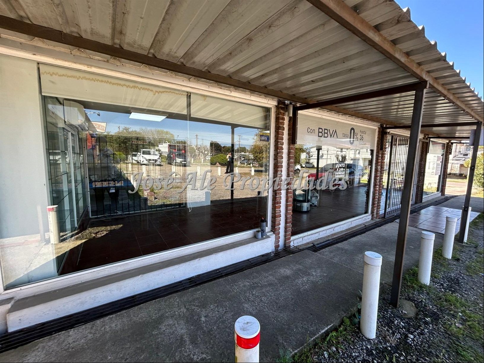 EN ALQUILER AMPLIO LOCAL COMERCIAL DE 240M2 UBICADO EN EL REAL DE SAN CARLOS, COLONIA · Photo 5
