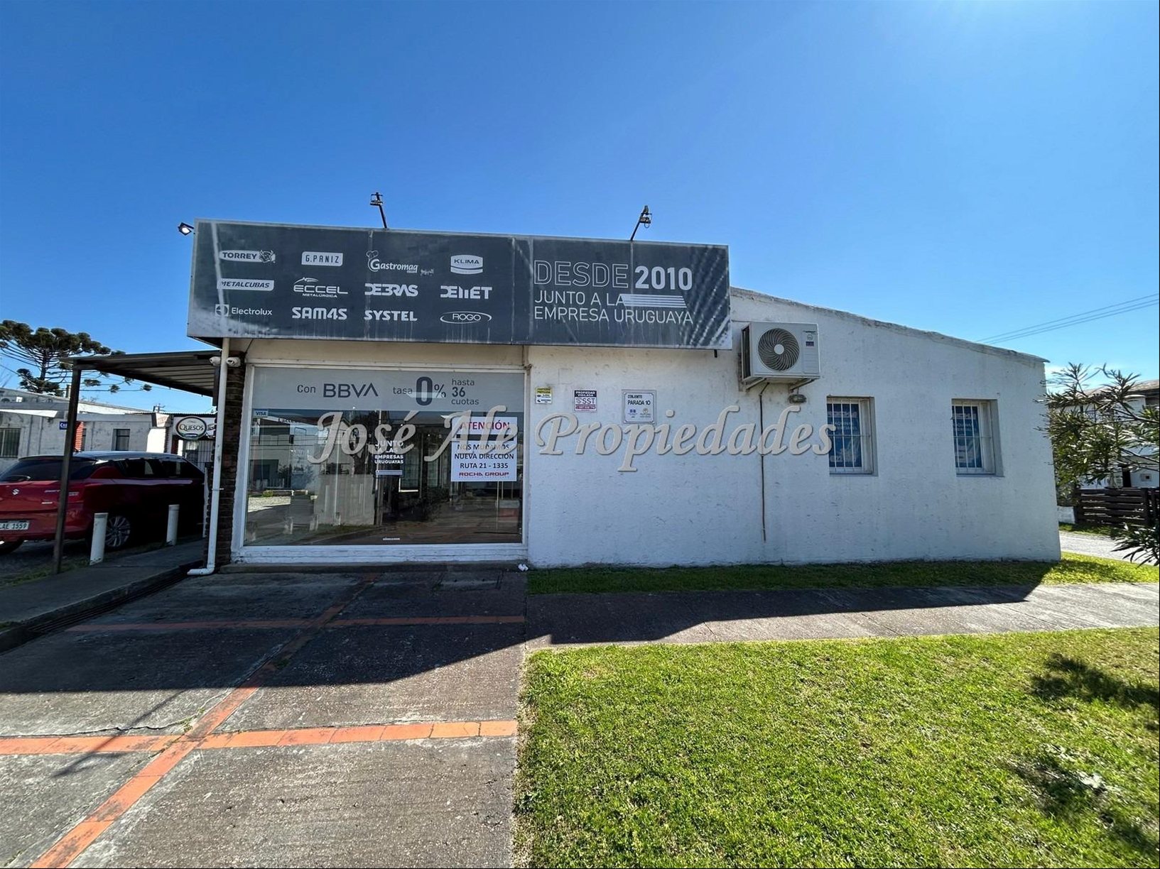 EN ALQUILER AMPLIO LOCAL COMERCIAL DE 240M2 UBICADO EN EL REAL DE SAN CARLOS, COLONIA · Photo 8