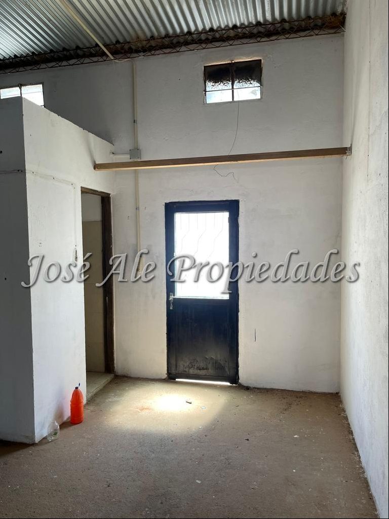EN ALQUILER AMPLIO GALPÓN DE 130M2 UBICADO EN EL BARRIO EL GENERAL, COLONIA. · Foto 4