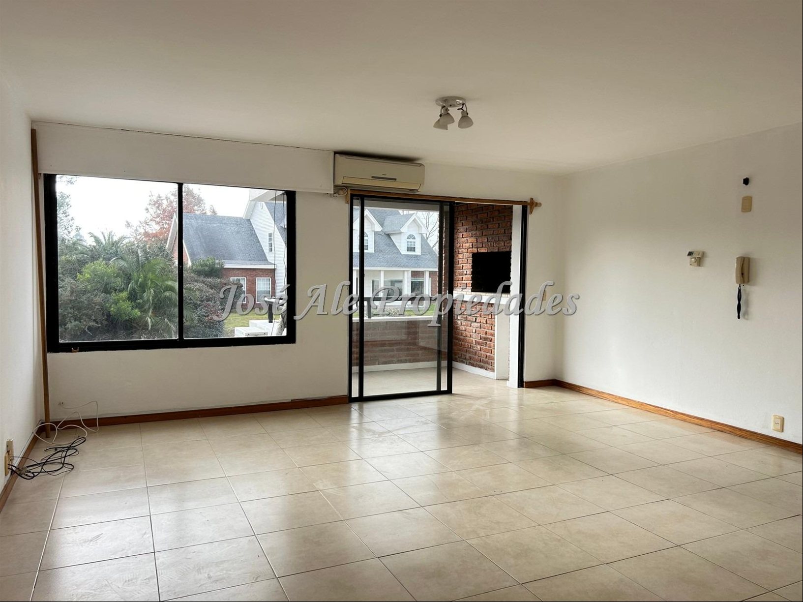 EN ALQUILER APARTAMENTO DE 1 DORMITORIO, SOBRE LA RAMBLA DE COLONIA. · Photo 2