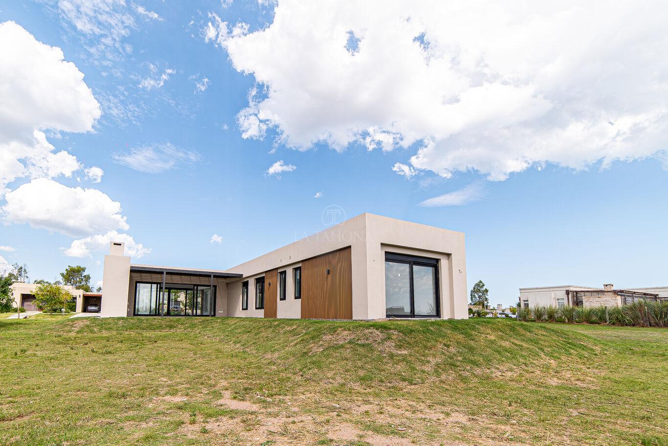 Casa en venta y alquiler - Ref 694