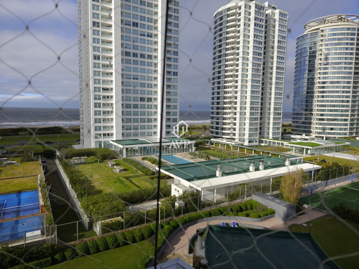 Oportunidad!!! Excelente apartamento en la Brava con vista al mar