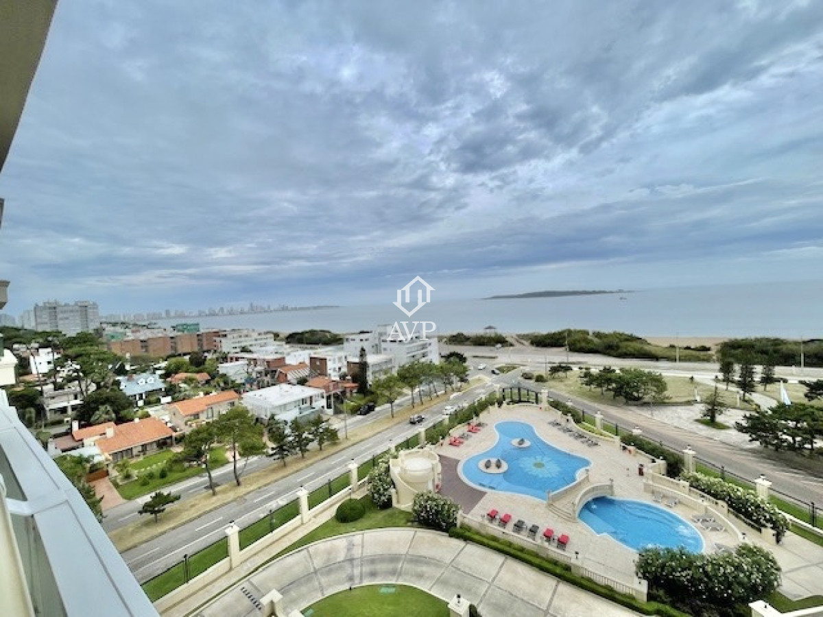 ALQUILER MANSA PRIMERA LINEA  DEPARTAMENTO 2 DORMITORIOS 2 BAÑOS GARAJE PISCINA MUCAMA